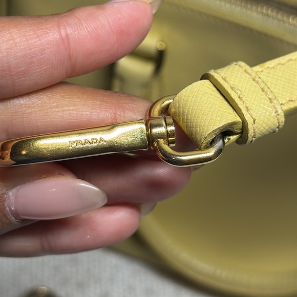 PRADA Saffiano Small Galleria Double Zip Tote Polline Color / Butter Yellow - Picture 13 of 16